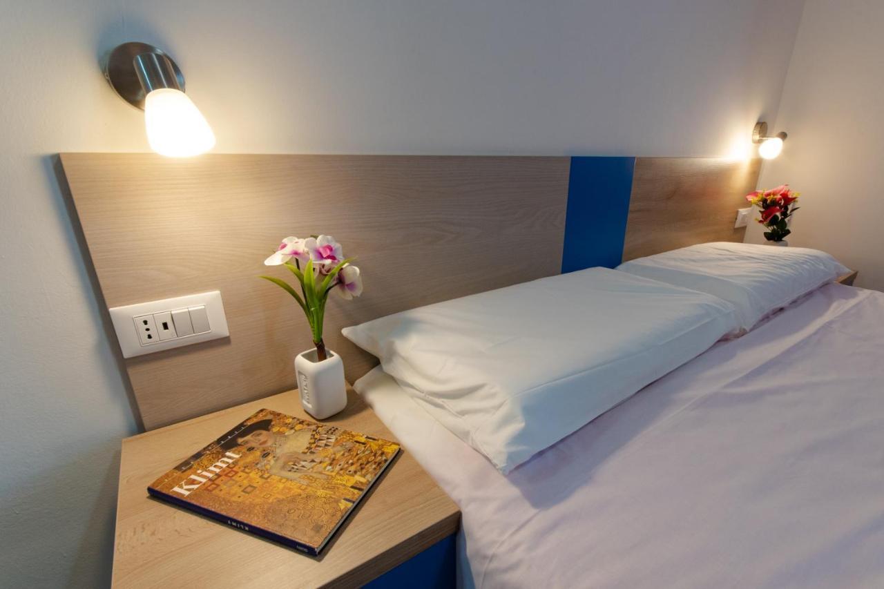 Bed & Blu Hotel La Caletta Bagian luar foto