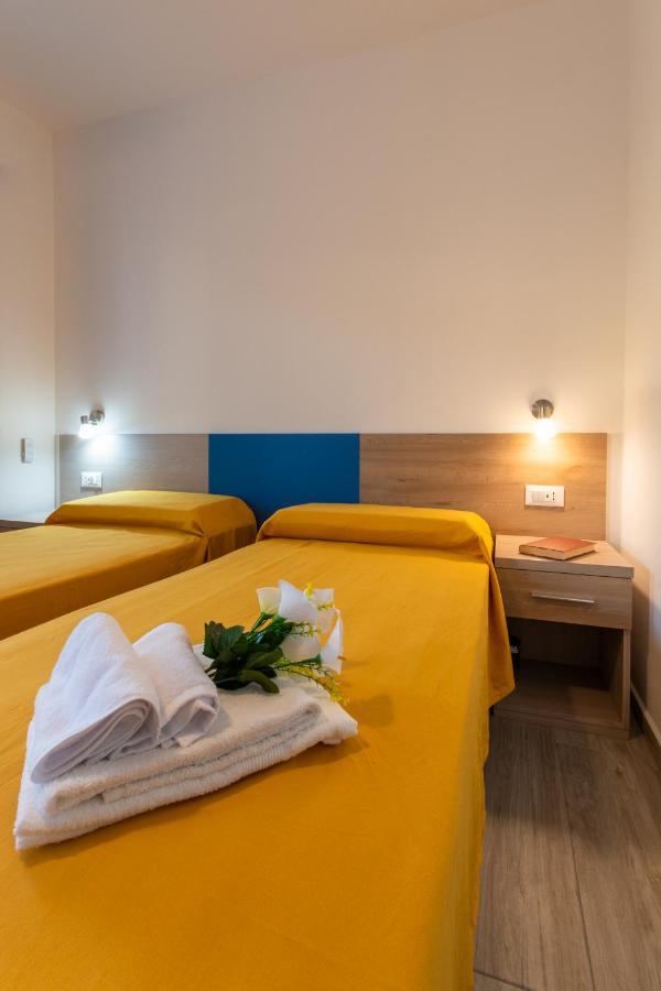 Bed & Blu Hotel La Caletta Bagian luar foto
