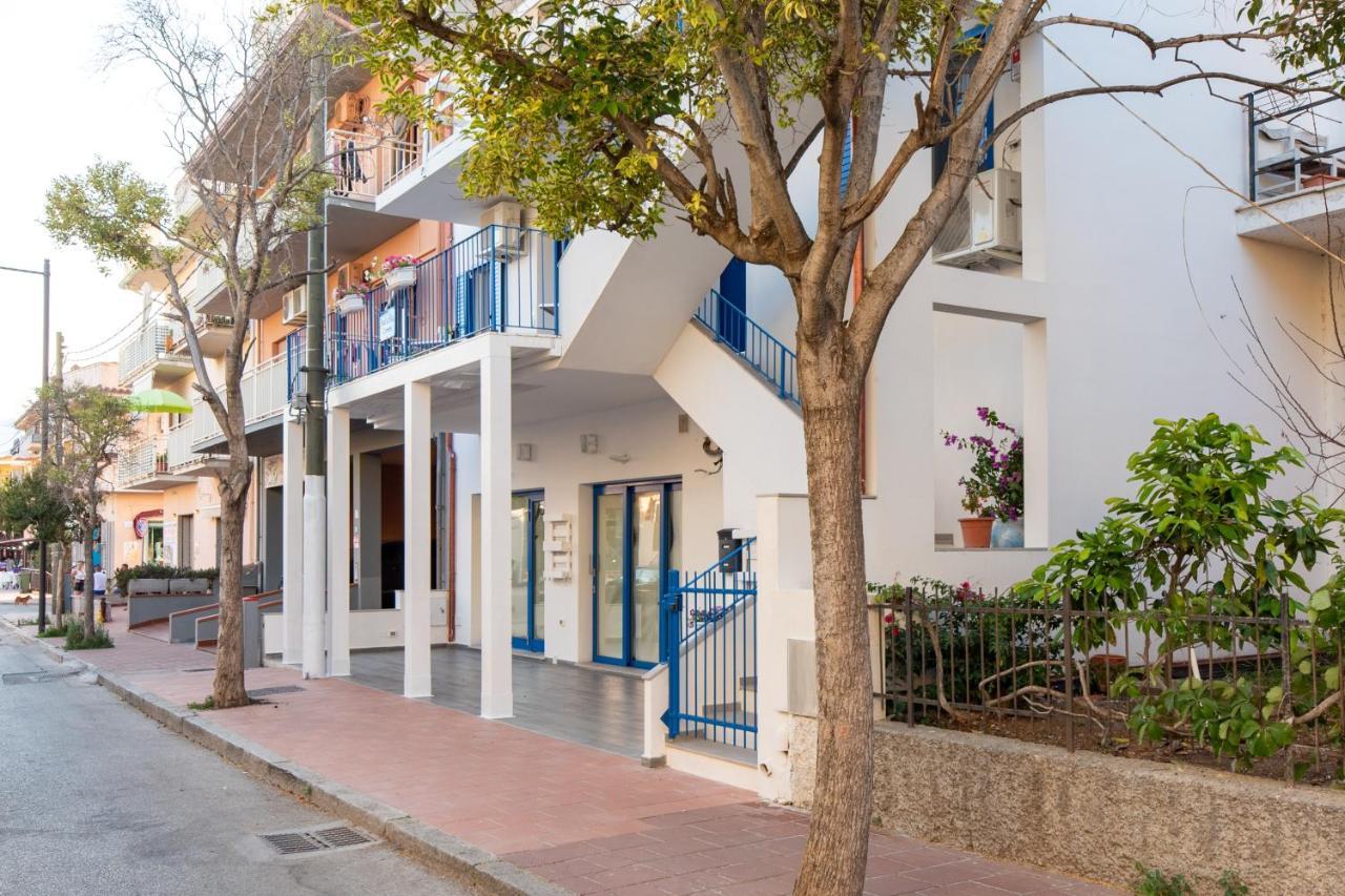 Bed & Blu Hotel La Caletta Bagian luar foto