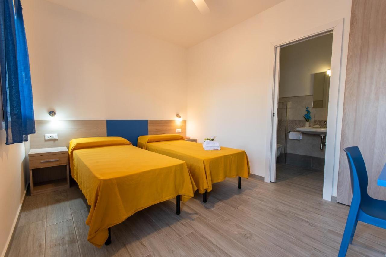 Bed & Blu Hotel La Caletta Bagian luar foto