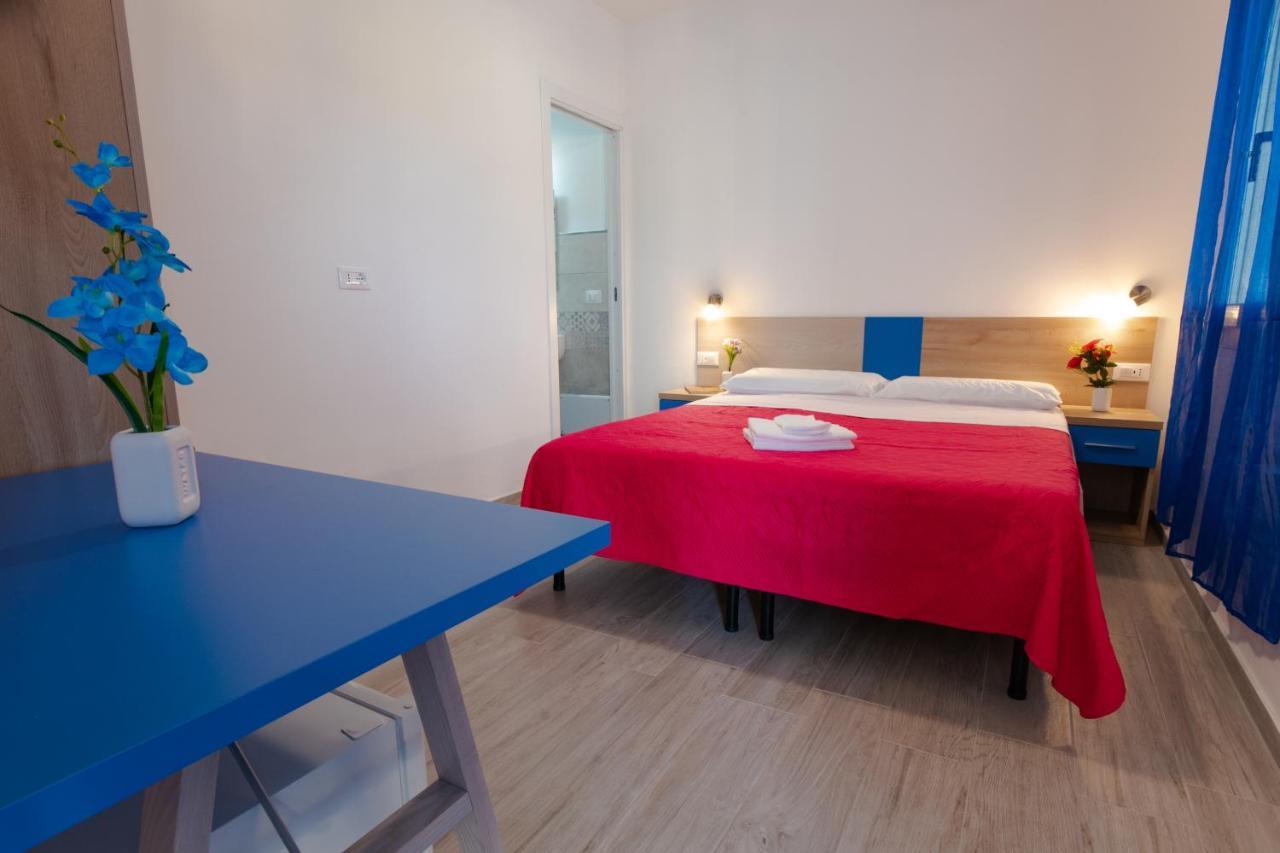 Bed & Blu Hotel La Caletta Bagian luar foto