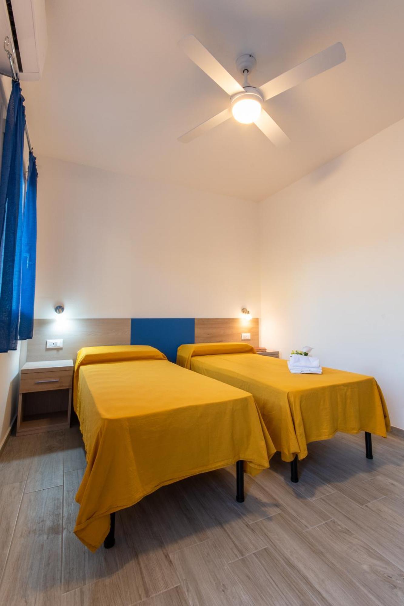 Bed & Blu Hotel La Caletta Bagian luar foto