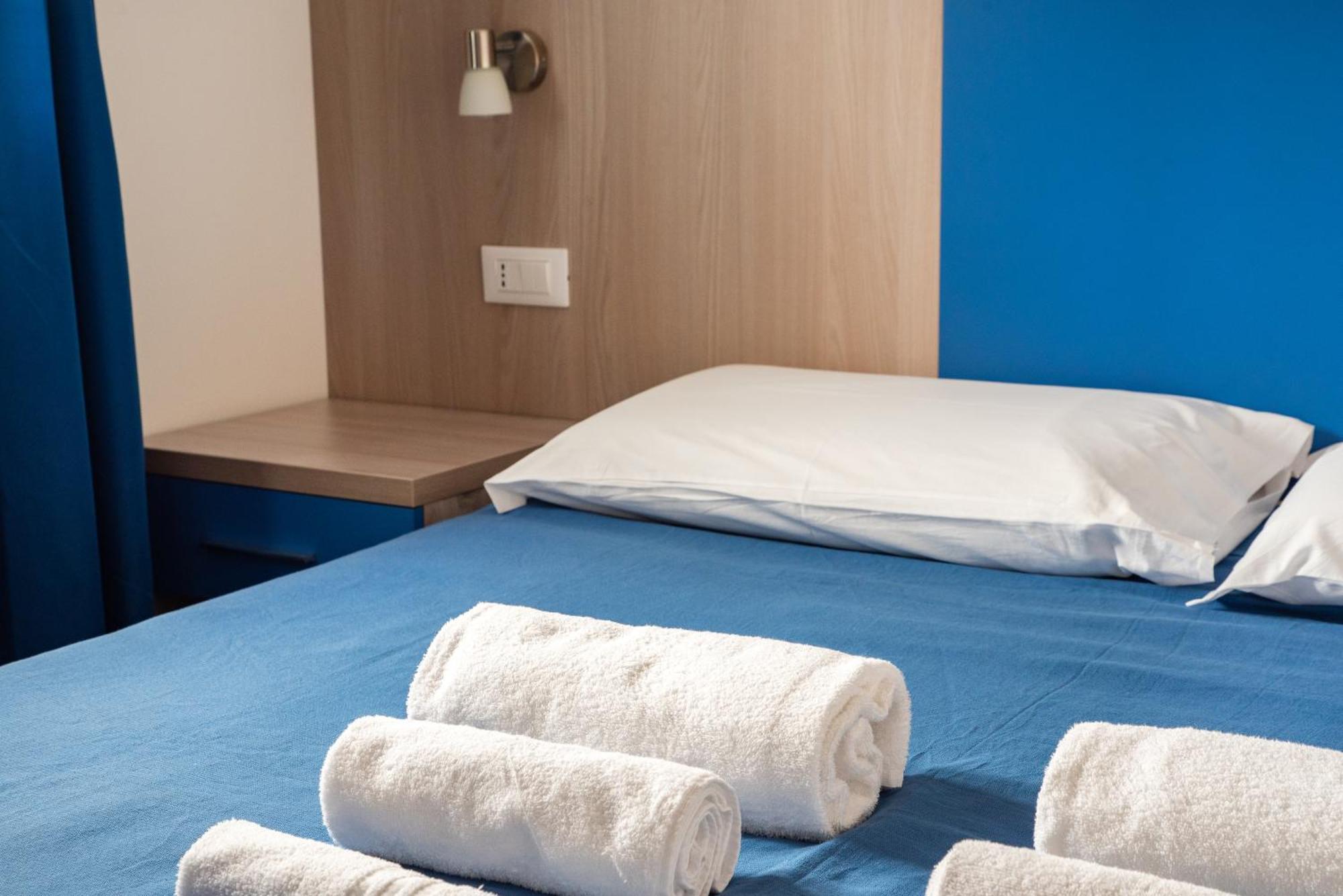 Bed & Blu Hotel La Caletta Bagian luar foto