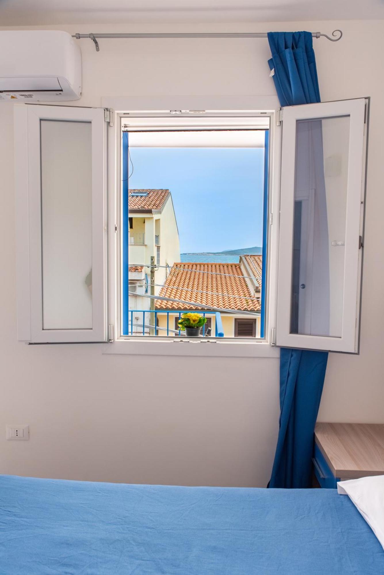Bed & Blu Hotel La Caletta Bagian luar foto