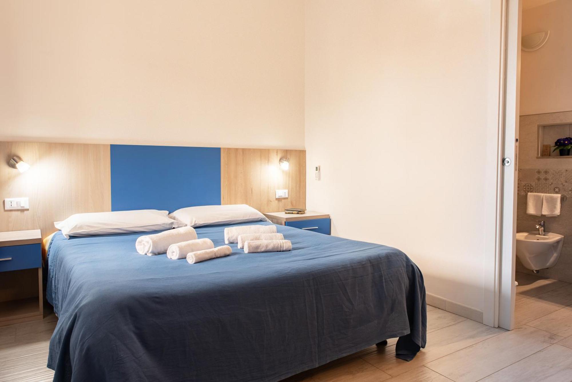 Bed & Blu Hotel La Caletta Bagian luar foto