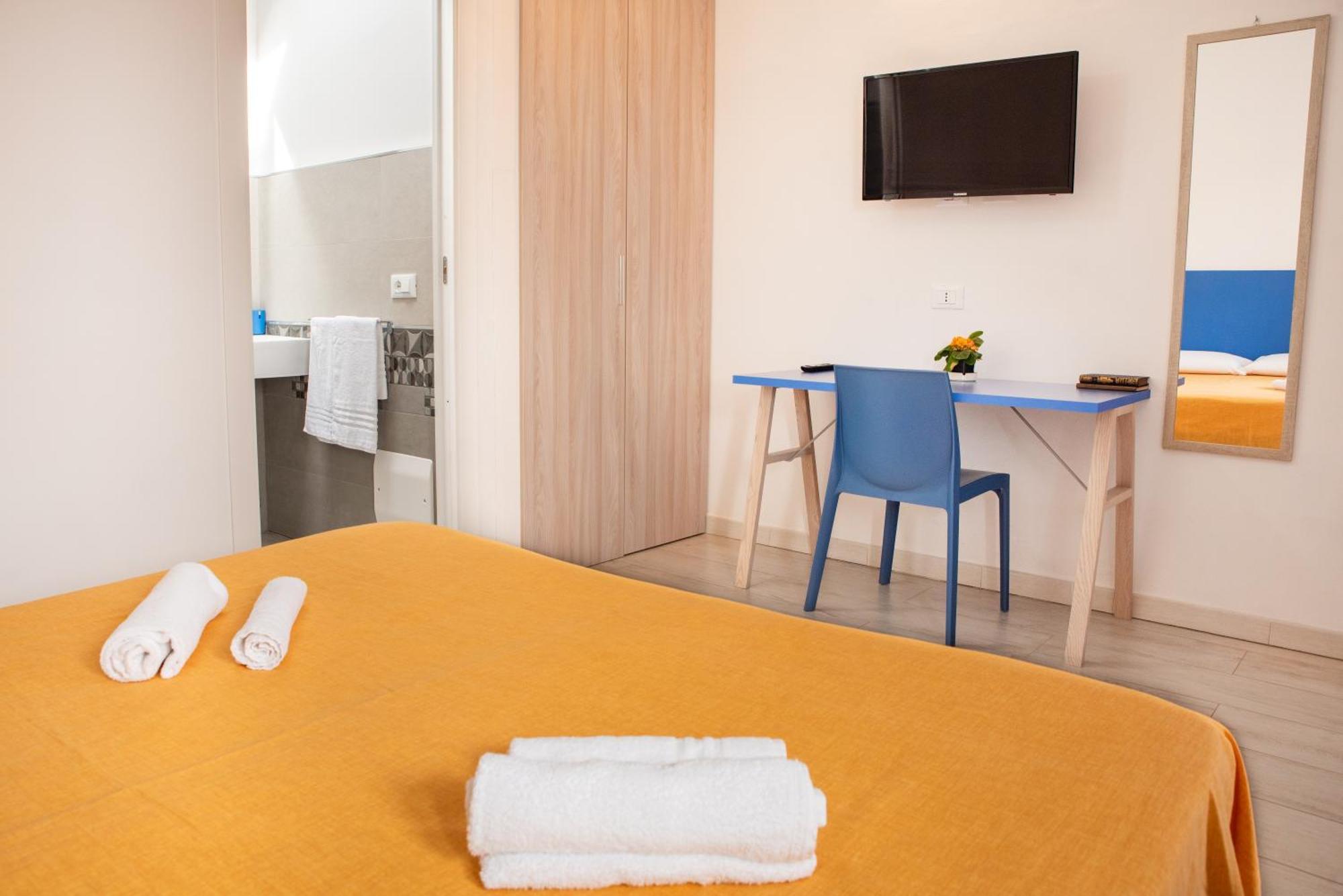 Bed & Blu Hotel La Caletta Bagian luar foto