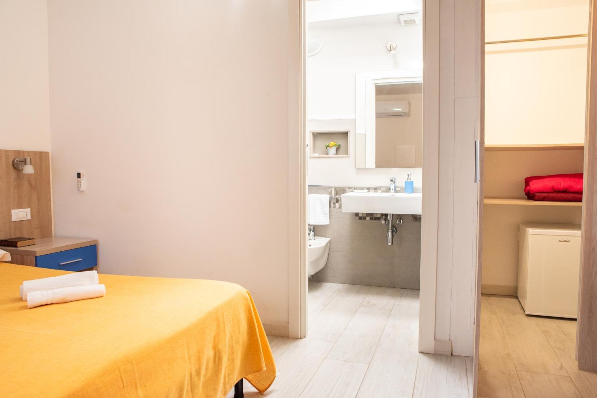 Bed & Blu Hotel La Caletta Bagian luar foto