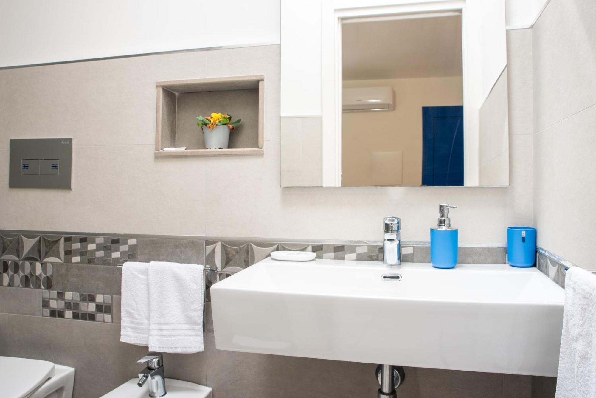 Bed & Blu Hotel La Caletta Bagian luar foto