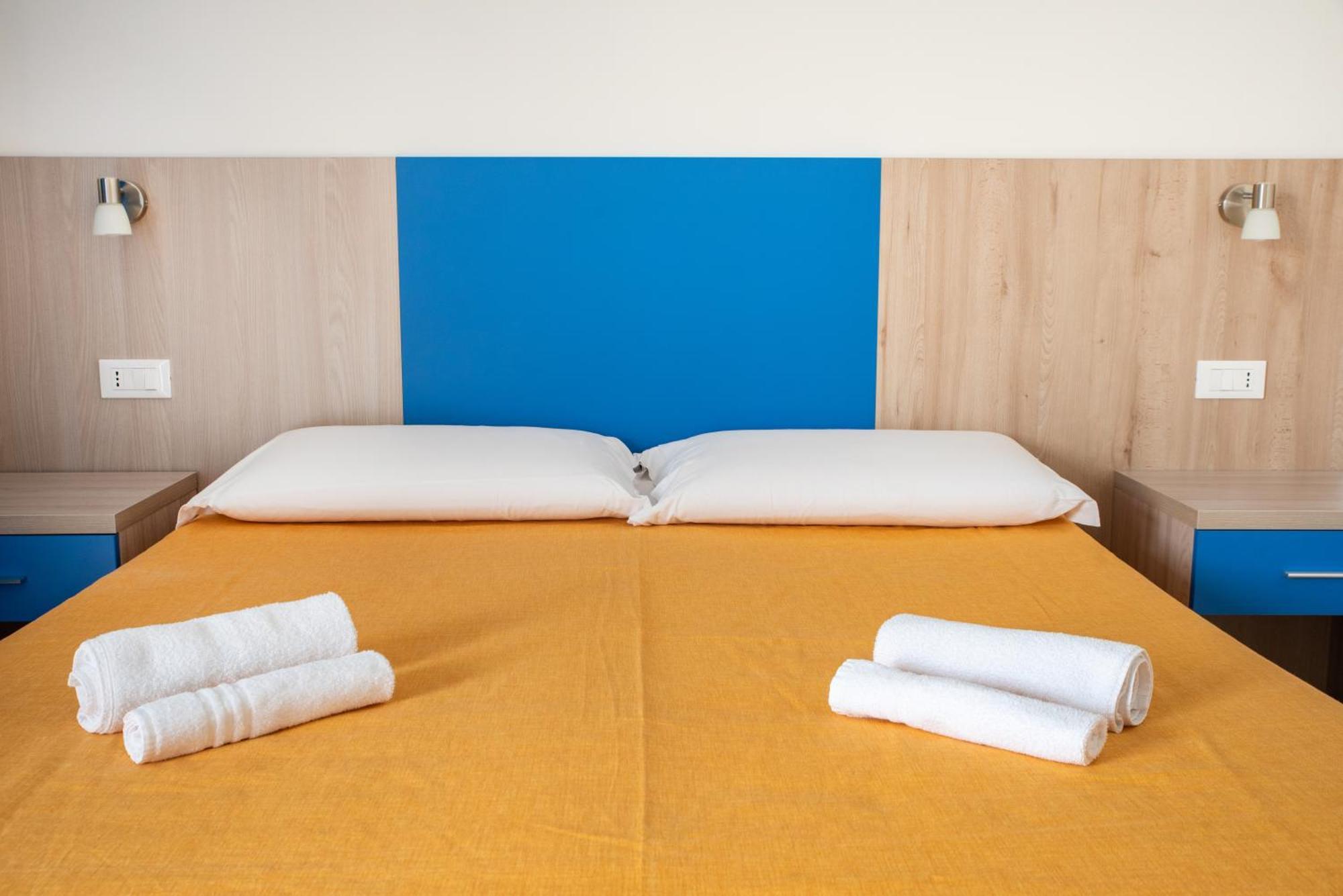 Bed & Blu Hotel La Caletta Bagian luar foto