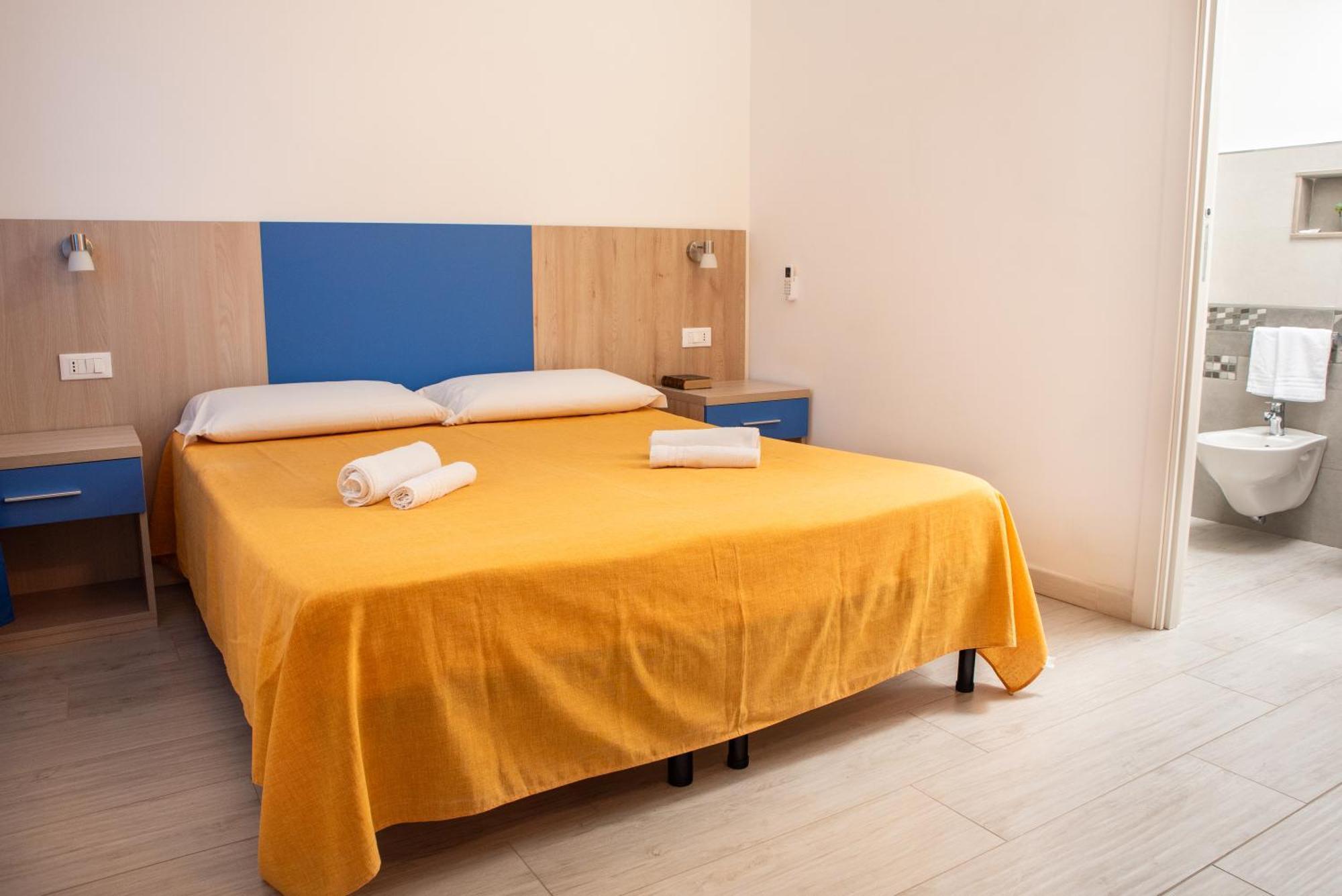 Bed & Blu Hotel La Caletta Bagian luar foto